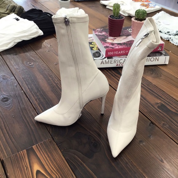 schutz krysta bootie